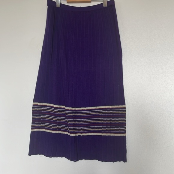 Vintage knit pleated skirt and sweater set - Picture 4 of 7